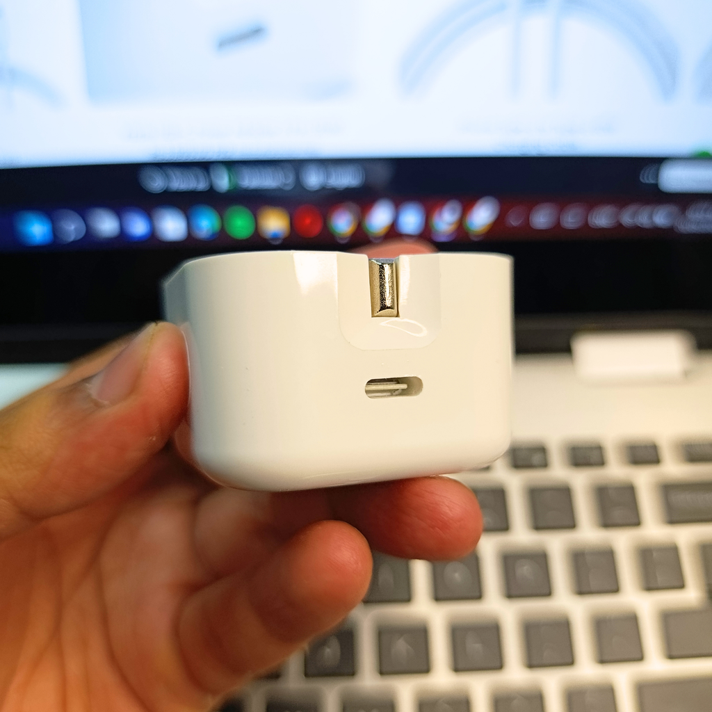 Apple USB-C Power Adapter 3 Pin (20W)