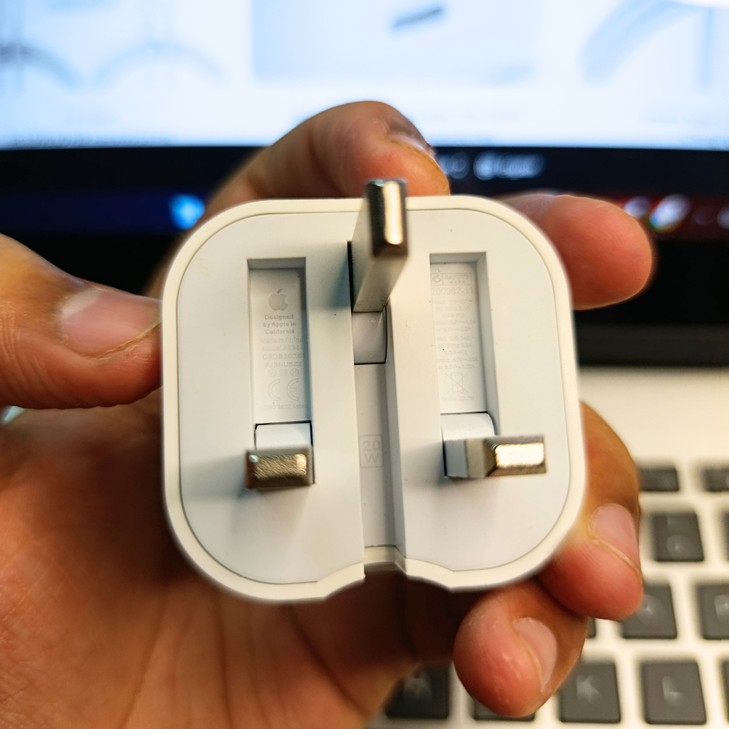 Apple USB-C Power Adapter 3 Pin (20W)